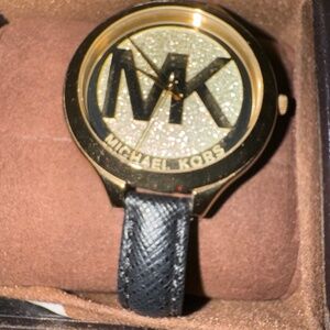 Gorgeous Michael Kors watch - Pristine condition, never worn